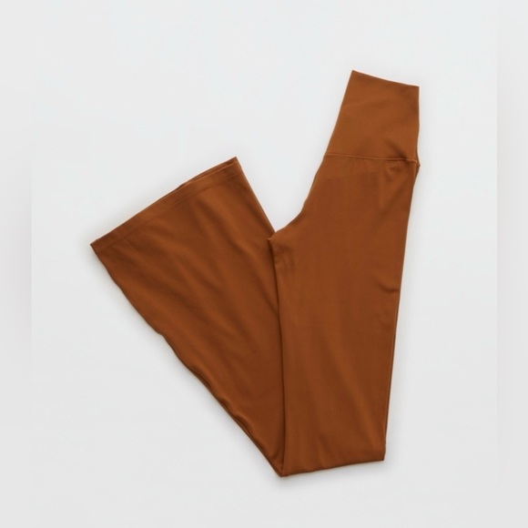 OFFLINE BY AERIE REAL ME HIGH
WAISTED CROSSOVER FLARE
LEGGING Size Small - Picture 1 of 11